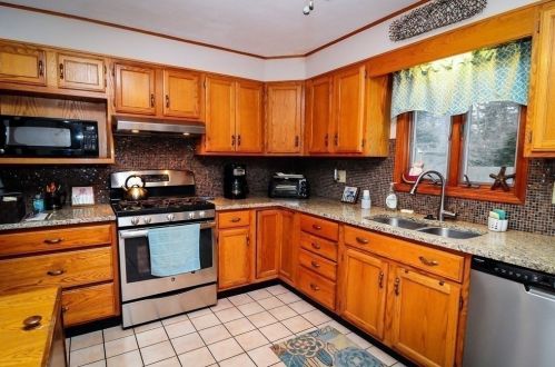 90 Woodcrest Rd, Springfield MA 01129-2116 exterior