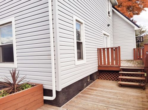 105 Water St, Polk, PA 16342-1721