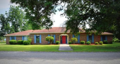 901 Layton Rd, Graceville, FL 32440-4571