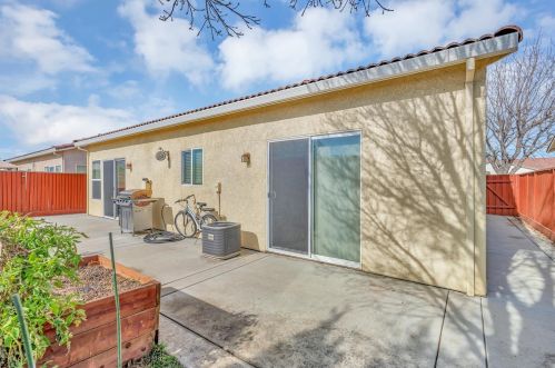 3003 La Vina Cir, Los Banos CA  93635-9497 exterior