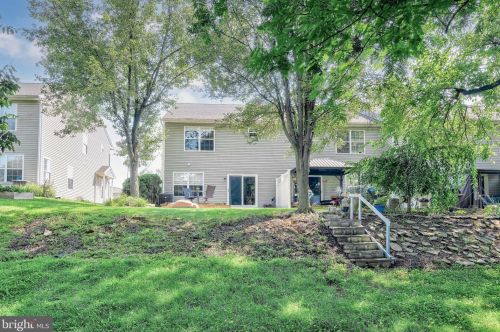 1528 Macintosh Way, Hummelstown PA  17036-8727 exterior