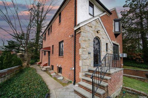 84-54 Avon St, Jamaica, NY 11432-2302