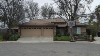 924 Margaret Cir, Hanford, CA 93230-2370