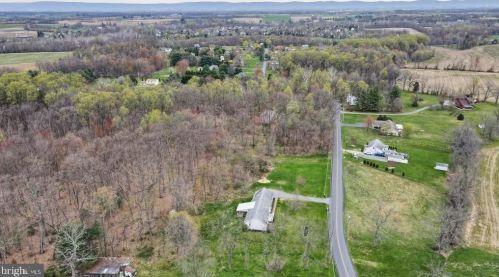 60 Cold Springs Rd, Carlisle PA 17015-9113 exterior