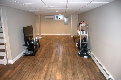 685 Waverly Ave, Holtsville NY  11742-1122 exterior