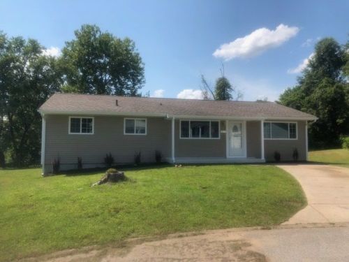 326 Crestview Ct, Hurricane, WV 25526-1610