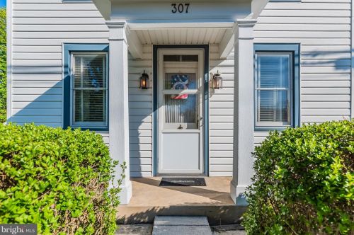 307 Mill St, Mount Holly Springs, PA 17065-1720