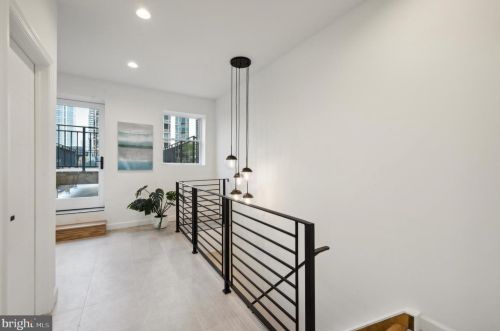 2037 Locust St, Philadelphia PA  19103-5613 exterior