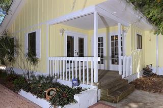 1644 Hillview St, Sarasota, FL 34239-2133
