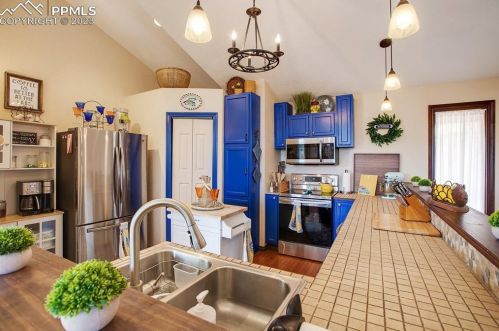 109 Spring Valley Cir, Divide CO  80814-8612 exterior