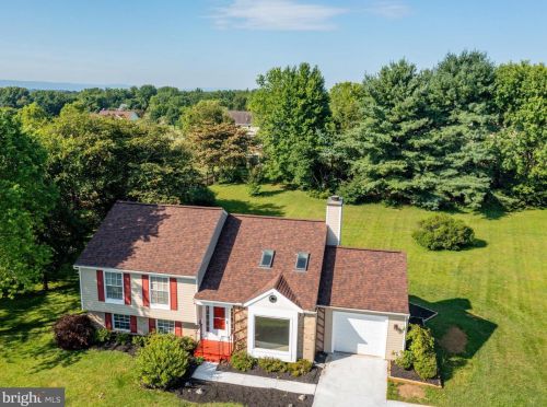 27 Cloverdale Pl, Charles Town WV  25414-4033 exterior