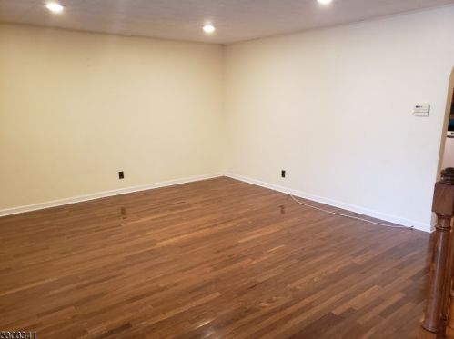 191 Philip Ave, Elmwood Park, NJ 07407-2226