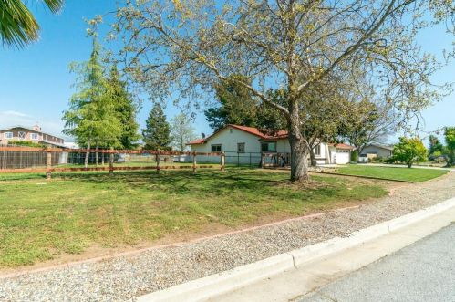105 Daffodil Dr, Hollister CA  95023-3103 exterior