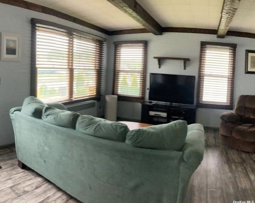 92 Pine St, Islip Manor NY  11751-2227 exterior