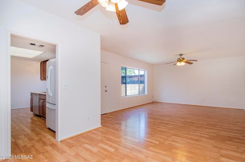 8330 Coral Springs Ln, Tucson, AZ 85710-7102
