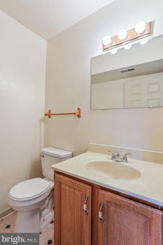 166 Hyde Park Ln, Charles Town WV  25414-4545 exterior