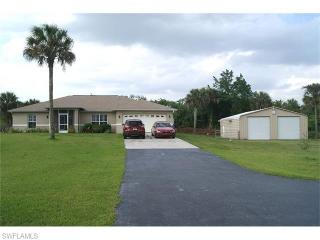 21791 Pearl St, Alva, FL 33920-5543