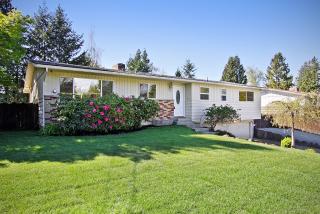 22114 92 Ave, Edmonds WA  98020-4503 exterior