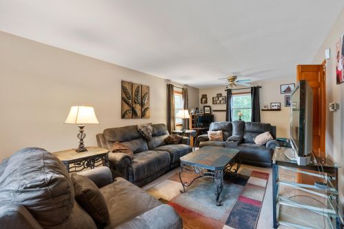 6444 Hustis St, Milwaukee, WI 53223-5471