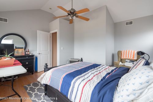 331 Sunset Dr, Pelican Island NJ  08751-2242 exterior