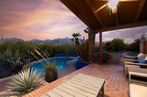 2106 Camino El Ganado, Tucson AZ  85718-4108 exterior