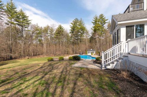 49 Sandy Ln, Dover NH  03820-5900 exterior