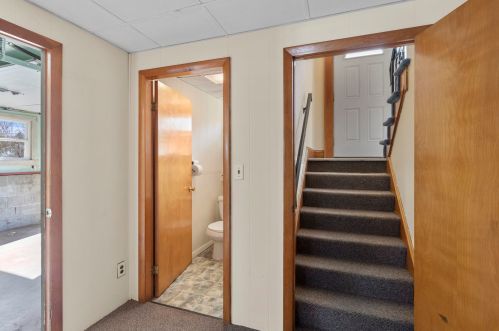 1 Cole St, Salem NH  03079-3931 exterior