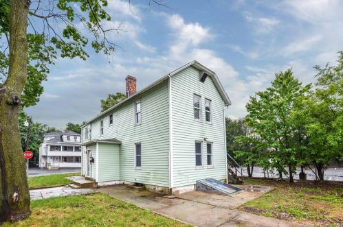 27 Slocum St, Norwalk, CT 06851-6132