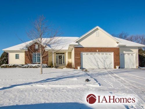 401 Prairie View Cir, Fairfax, IA 52228-9501