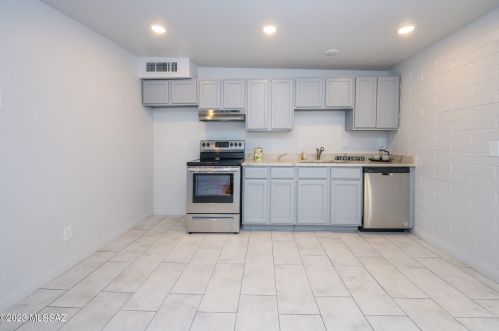 4040 Lazy Palm Dr, Tucson AZ 85730-3817 exterior