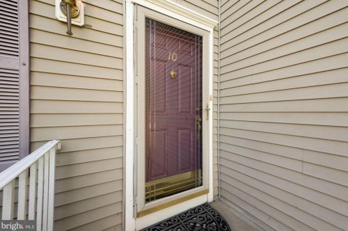 10 Birmingham Dr, Columbus NJ  08022-2342 exterior