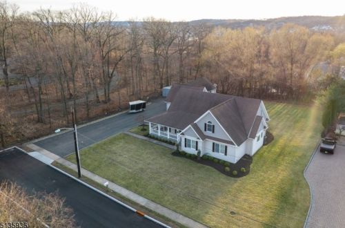 62 Dietrich Ln, Paterson, NJ 07508-2408