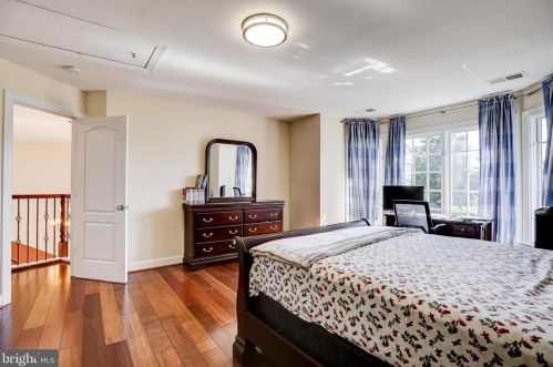 20405 Crimson Pl, Leesburg VA 20175-6362 exterior