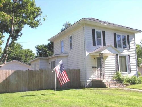915 Pleasant St, Osage, IA 50461-1548