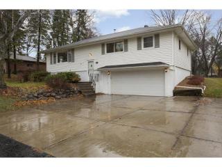 318 Deerwood Ln, Minneapolis, MN 55441-6025