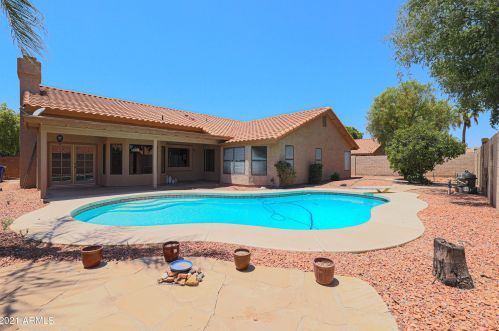 1125 Paradise Dr, Gilbert, AZ 85233-7840