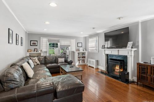 110 Caterson Ter, Hartsdale, NY 10530-2605