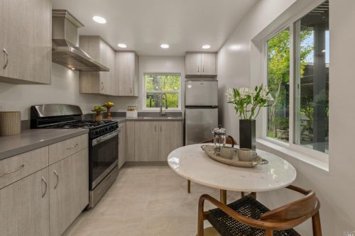 1095 Pine Tree Ln, Sebastopol CA  95472-2681 exterior