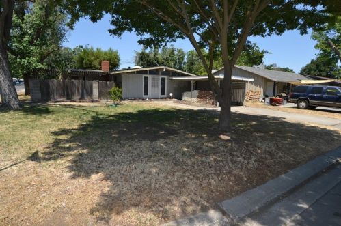 1901 Somerset Dr, Modesto, CA 95350-3038