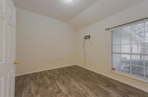 913 Jeffrey Dr, Denton TX  76208-6425 exterior