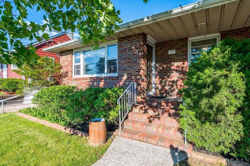 772 Chamberlain Ave, Perth Amboy, NJ 08861-1710