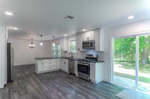 18 Raynor Rd, Panamoka NY  11961-1904 exterior