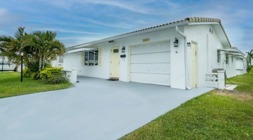 2024 18th Dr, Boynton Beach, FL 33426-6418