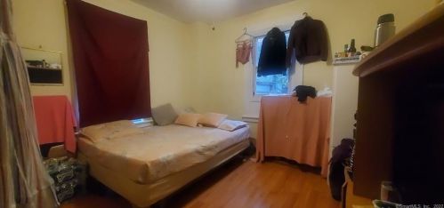 24 Bronx Ave, Bridgeport CT  06606-4663 exterior