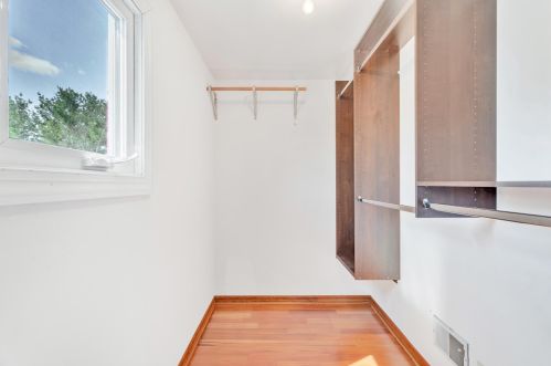 786 Decorah Rd, West Bend WI  53095-8112 exterior