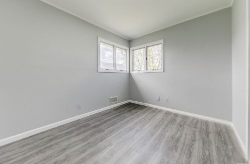 9 Roxbury Rd, Westbury NY  11590-1653 exterior