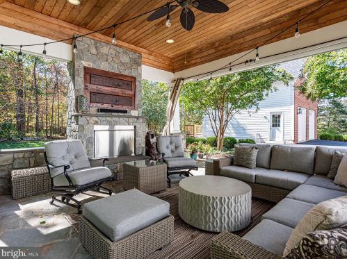 20500 Stone Fox Ct, Leesburg VA 20175-7223 exterior