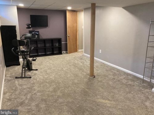 3 Dewar Dr, Trenton NJ 08620-2435 exterior