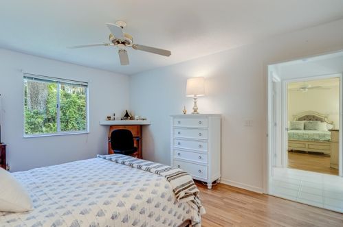 963 Ridgewood Ter, Tarpon Springs FL  34689-2622 exterior