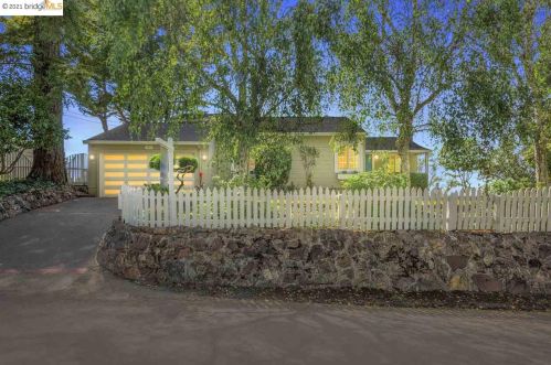 7081 Colton Blvd, Oakland, CA 94611-1307